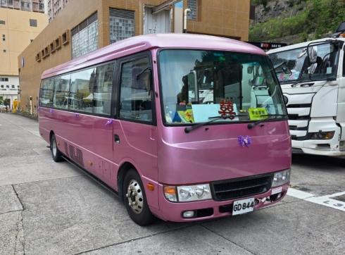 30座旅遊巴士
