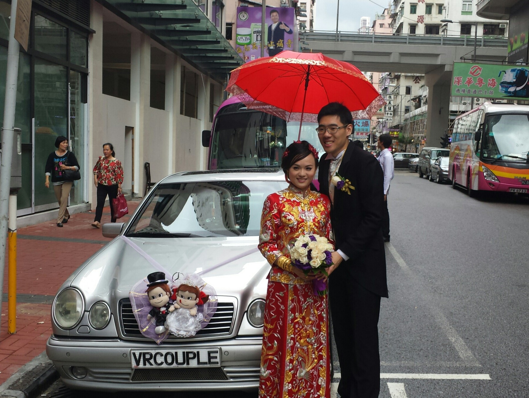 接新娘花車於住宅門口等候實照